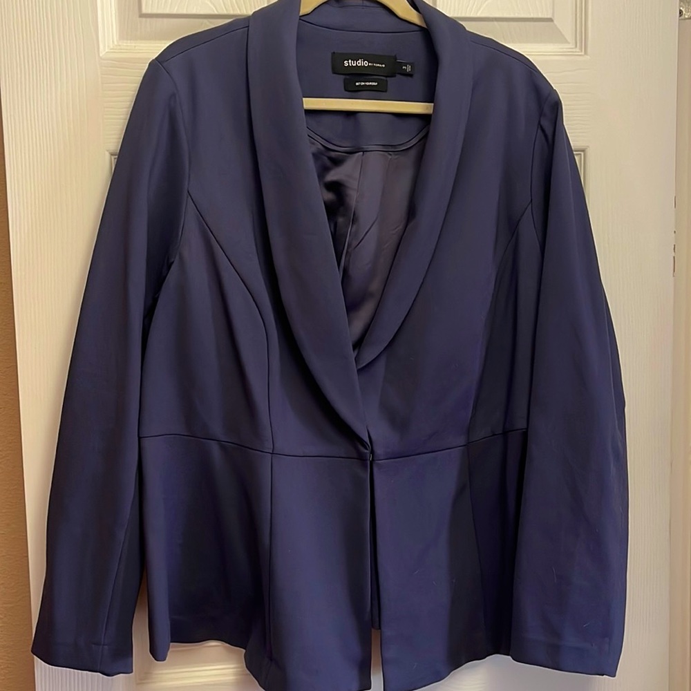 Women’s blue plus size blazer